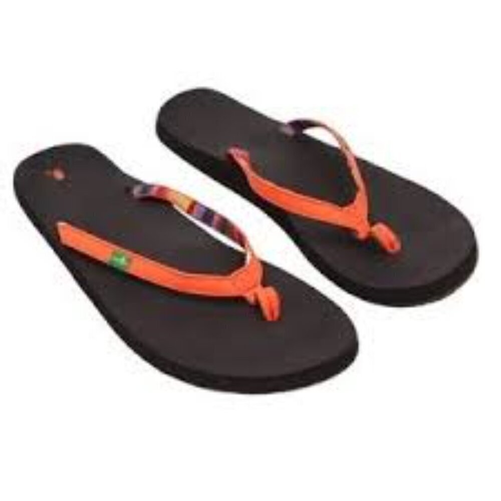 Womens Sanuk Slip on thong sandals size 9